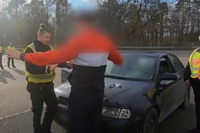 Trzech Polaków w Audi A3, czyli „Achtung Kontrolle”