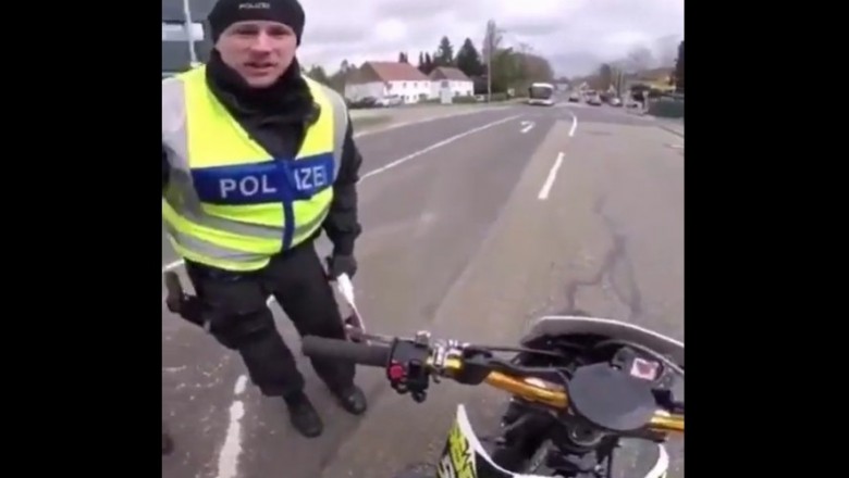 Jak uniknąć kontroli drogówki? Ten motocyklista wpadł na zabawny pomysł