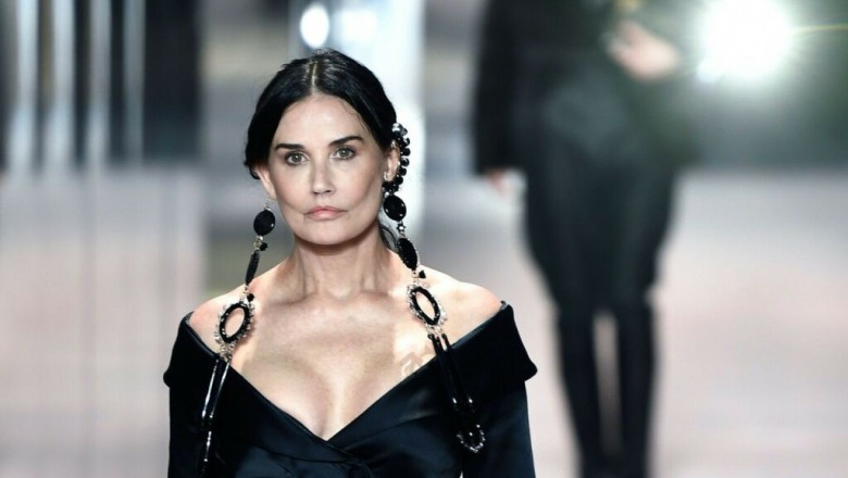 58-letnia Demi Moore pojawiła się na wybiegu. Wszyscy komentowali jej twarz