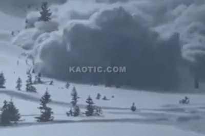 Czekali do ostatniej chwili filmując nadciągającą lawinę