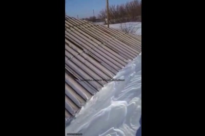 Myślisz, że masz problem z odśnieżaniem domu? Tak się bawią na Syberii 