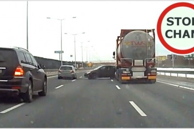 TIRem zepchnął auto z drogi i nawet tego nie zauważył