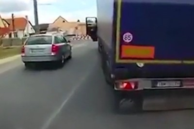 Odebranie prawka to chyba za mało. Popisy kierowcy w skodzie 