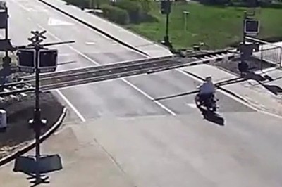 W ostatniej chwili uratował mężczyznę przed najeżdżającym pociągiem 