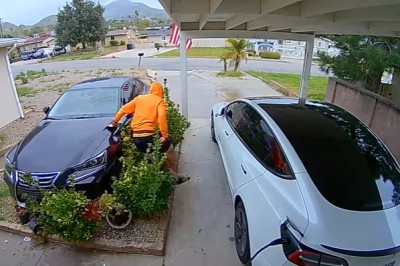 Pechowy dzień dostawcy jedzenia, który jeździ Lexusem 