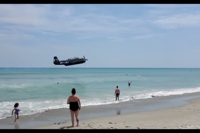 Zaskoczeni plażowicze oglądali awaryjne lądowanie samolotu 