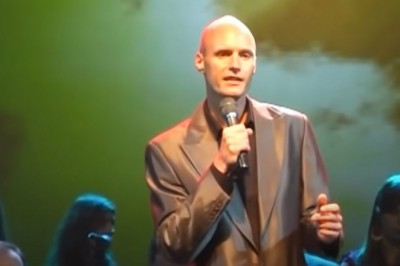 Tak śpiewa syn Krzysztofa Krawczyka. Odziedziczył talent po tacie?