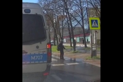 Ziomek po imprezie rozwalił system na widok policji 