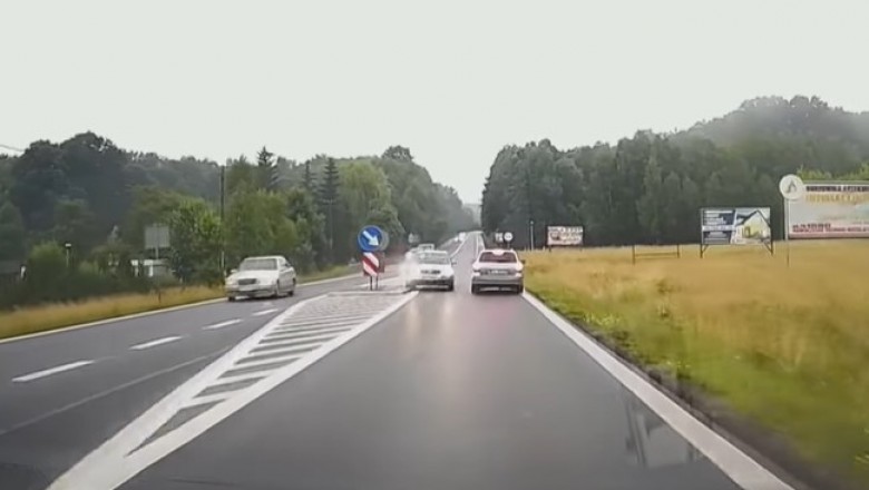 Pirat drogowy prawie doprowadza do czołówki. Nagranie z wideorejestratora