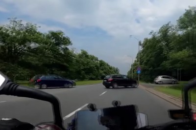 Pędził ulicami Warszawy. Miał pretensję, że go nie zauważono 