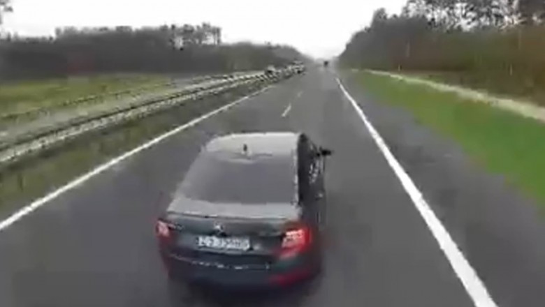 Marszałek województwa wyhamowuje TIRa i się z nim zderza