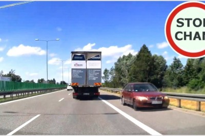 As za kierownicą postanowił zawrócić na S7. Zatrzymał go kierowca dostawczaka