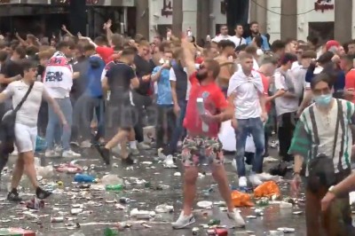 Tak zachowywali się angielscy kibice przed finałem 
