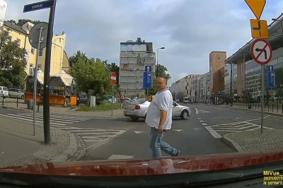 Kiedy się nudzisz i czekasz, żeby nakręcić aferę na mieście 