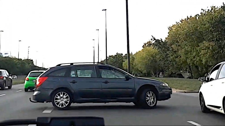 Przypadkowy drift na środku drogi. Miał sporo szczęścia