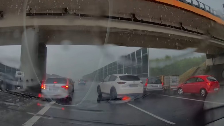 Spowodowali zagrożenie na A4, bo chcieli się schować przed gradem