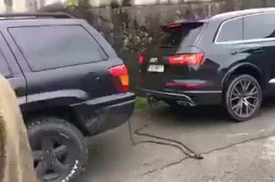 Audi Q7 kontra Jeep, czyli niemiecka technologia vs amerykańska