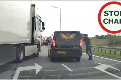 Narwany kierowca TIRa blokuje autostradę A4 i biega za busem