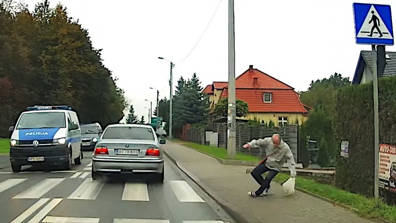 Ucieczka po potrąceniu pieszego na pasach na oczach policji 