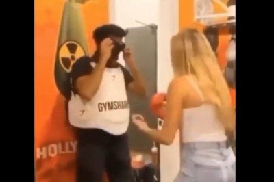 Blondynka i jej żarcik z opaską. Gość nieźle się zdziwił