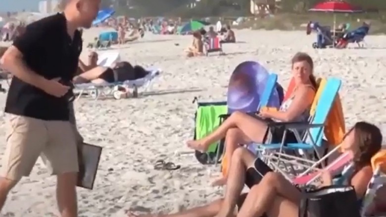 Jej mina bezcenna. Gość zaskoczył dziewczynę na plaży