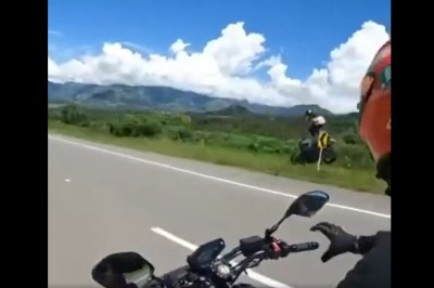 Mistrz prostej na motocyklu wylatuje z zakrętu