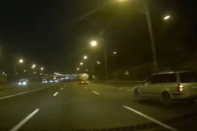 Uwaga jadę Passatem. Gość i jego wjazd na A4  w Katowicach