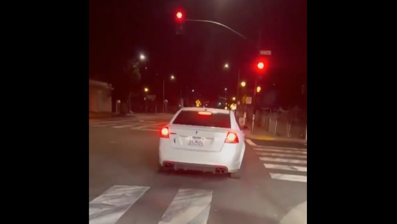 Kiedy uczysz się driftu, ale kasujesz swoje auto na skrzyżowaniu