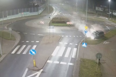 Piękny lot przez rondo w Człuchowie kierowcy na gazie 