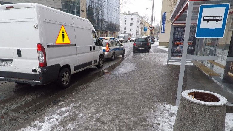 Miał w nosie zakaz jeżdżenia po chodniku. Szybko pożałował