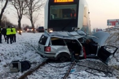 Kompilacja „popisów” kierowców na polskich przejazdach kolejowych 