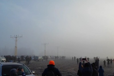 Niesamowity efekt przecięcia mgły przy lądowaniu Antonowa w Jasionce