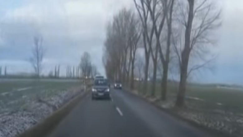 Nagranie z dachowania Seata podczas wyprzedzania