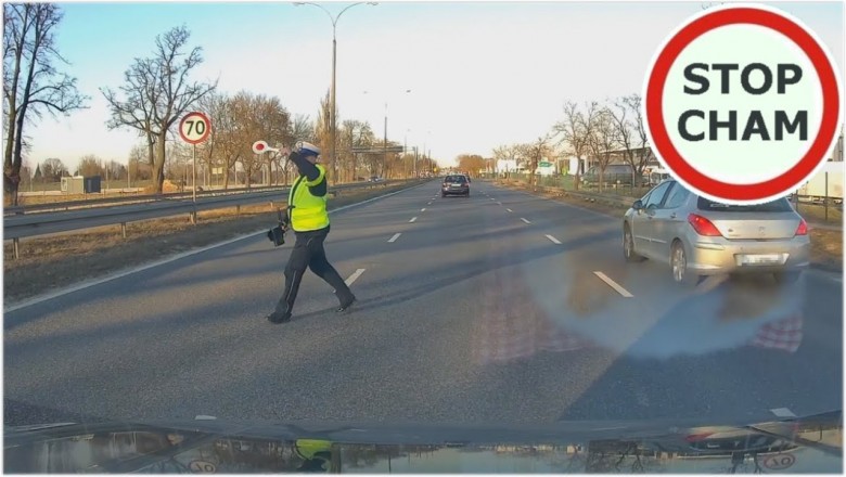 Policjant wbiegł na 3-pasmową drogę, żeby zatrzymać auto