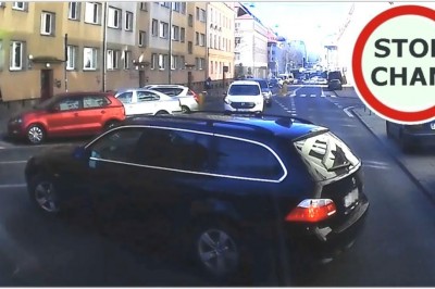 Kolizja podczas parkowania, czyli mistrzyni w BMW