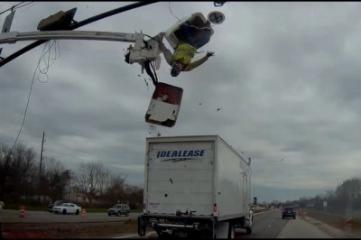 Tak się kończy naprawa świateł nad drogą. Nie pomyśleli o bezpieczeństwie