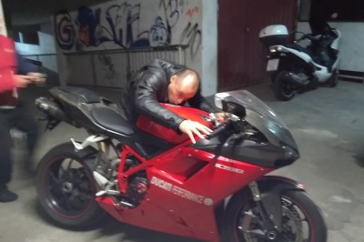 Kiedy odbierasz motocykl po naprawie i chcesz się pochwalić przed ziomkami