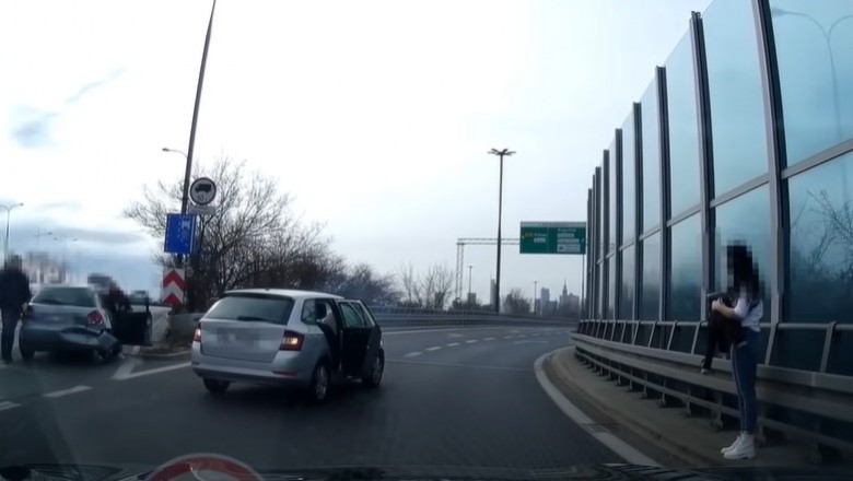 Kolizja „przewoźnika” i ucieczka z miejsca z bagażem pasażerki
