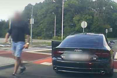 Gość w Audi wyskoczył do gościa. Zatrzymał go patrol policji