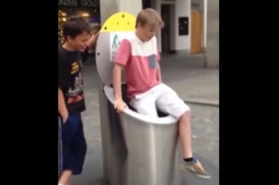 Młody chciał być zabawny i wlazł do śmietnika. Spotkała go szybka kara