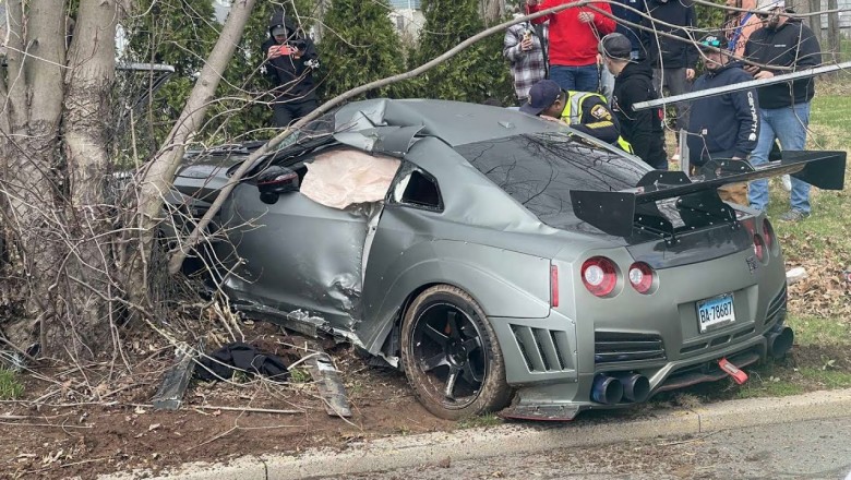 Popisy Nissanem GTR zakończone na drzewie. Mistrz prostej w akcji