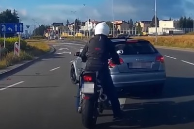 Kierowca Audi wyskoczył z łapami do motocyklisty - Gdańsk