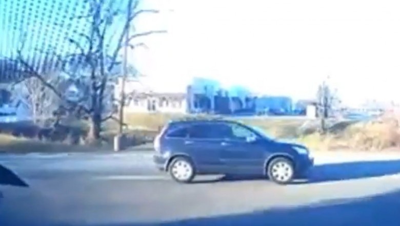Kiedy uczysz syna jazdy samochodem, a on wjeżdża w dziurę