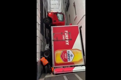 Kiedy jesteś mistrzem parkowania i wszędzie wciśniesz swoją ciężarówkę 