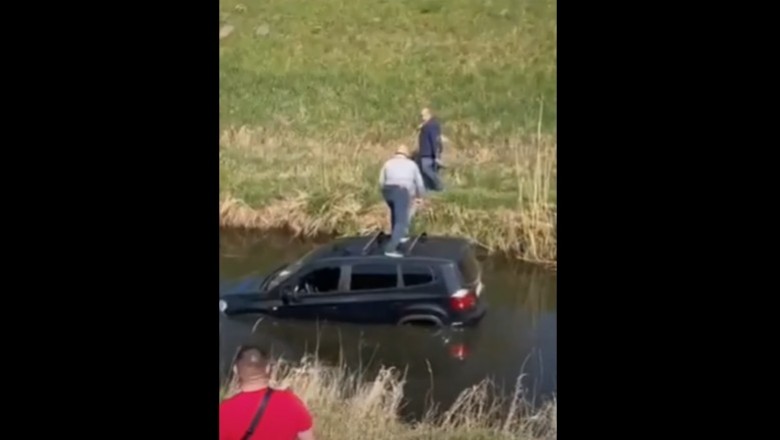 Majówkowe pływanie na samochodzie w rzece niedaleko Gdańska