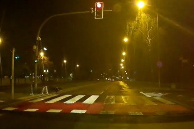 Kiedy nie powinieneś mieć prawka i o mało nie potrącasz pieszych na pasach 