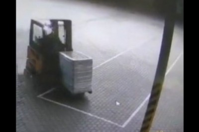  Podwójne widły kontra słup. Tymczasem na polskim magazynie