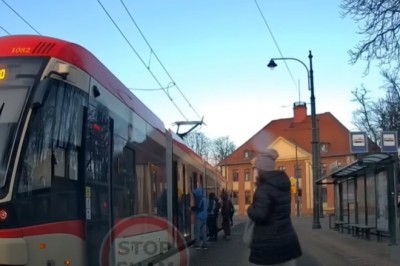 Nie zdążyła na tramwaj, więc ją podwiózł. Szybka akcja z Gdańska