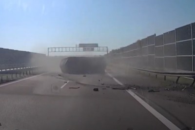 Pęknięta opona powodem wypadku na S12 - nagranie