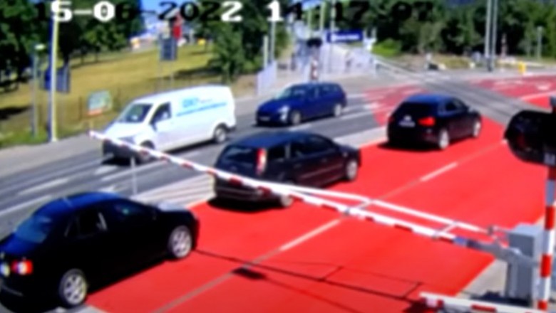Nawet opuszczone szlabany nie powstrzymują kierowców - Wrocław